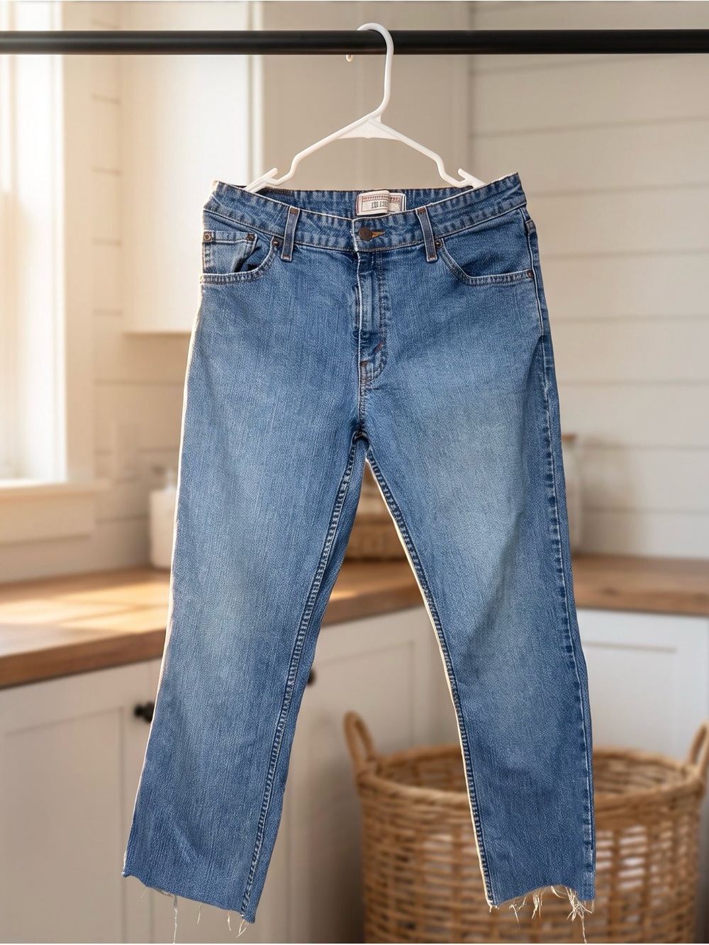 Women’s Straight Jeans in Light Blue Wash
